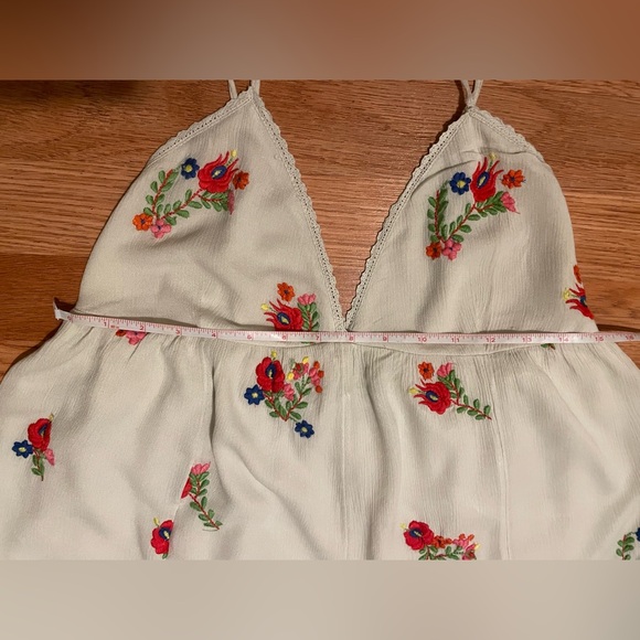 Urban Outfitters Jemma-Belle Embroidered Floral Playsuit Romper Size Medium - Picture 7 of 12